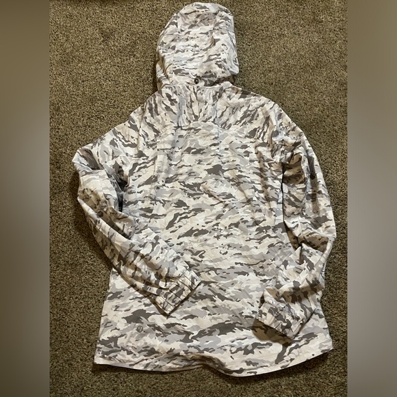 Lululemon here to move jacket - Picture 2 of 3